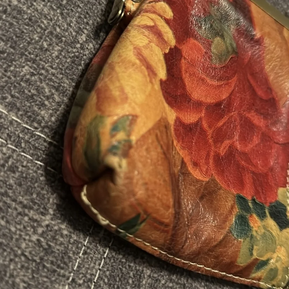 Patricia Nash Floral Leather Kisslock Medium Clutch in Red and Green EUC - Picture 6 of 8